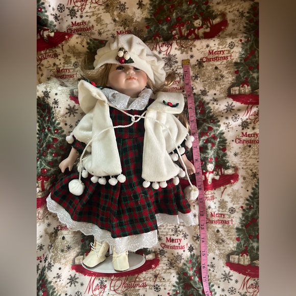 VINTAGE PORCELAIN HOLIDAY DOLL WITH STAND - Picture 11 of 13